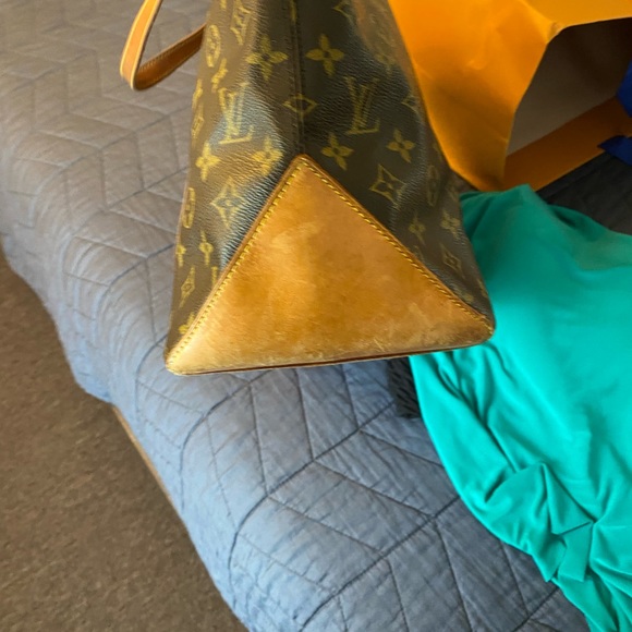 Louis Vuitton Mezzo  authentic handbag in good condition leather is perfect !! - Picture 6 of 7